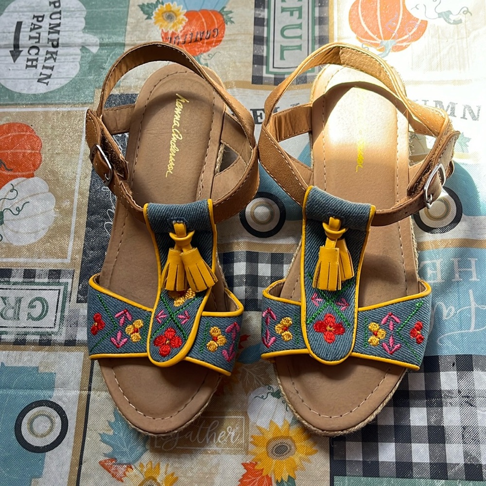 Hanna Andersson Anka Sunshine Girl’s Embroidered Tassel Platform Sandals Size 3